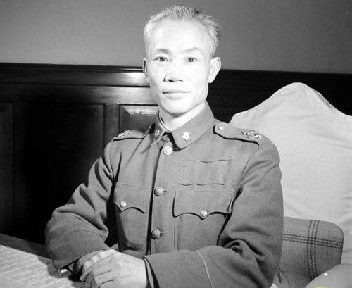 1975年，国民党战犯黄维被特赦，为何他至死不原谅妻子？