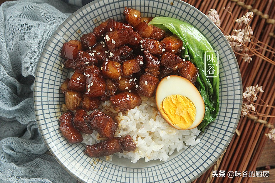 想吃卤肉饭在家就能做，肥而不腻，汤汁拌饭都能吃三碗，太香了
