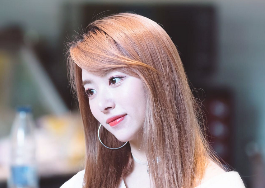 “越黑越红”的《青春有你2》，暴露出娱乐圈默