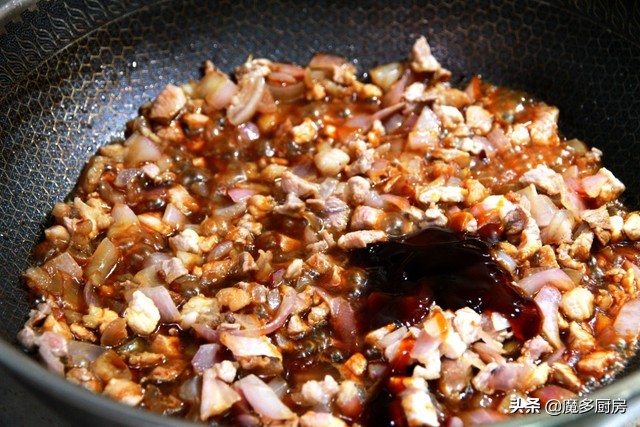 A favorite dish since I was a child, as long as 1 onion and 1 pork, it’s easy to make and eat. It’s so delicious