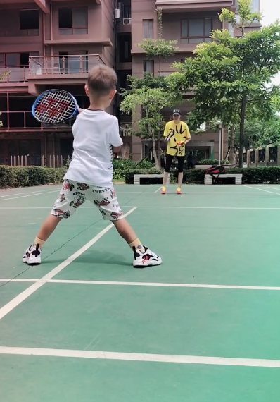 奥运二代：拳王儿子打马球，田亮女儿打网球，刘国梁女儿超过父亲