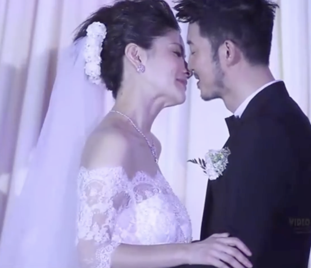 沙溢曬證件照慶祝結婚十週年，曾在婚禮現場穿婚紗熱舞太經典