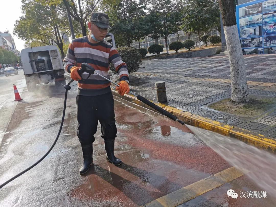 【收心聚力加油干】市容环保干部奋斗在一线