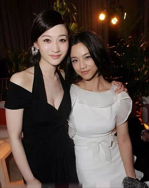 美人相遇必有一輸，娛樂(lè)圈最大的反差，都在女明星的合照里