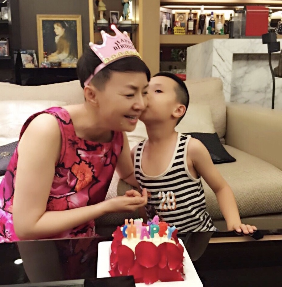 老戏骨宋丹丹，屡次闪婚又闪离，最终嫁富豪抱