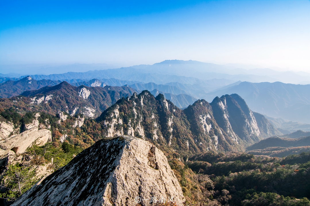Xiaohuangshan Mountain in Luoyang, Henan Province, was renamed because of the same name as Huangshan Mountain in Anhui Province. Although the name is beautiful, it is beautiful