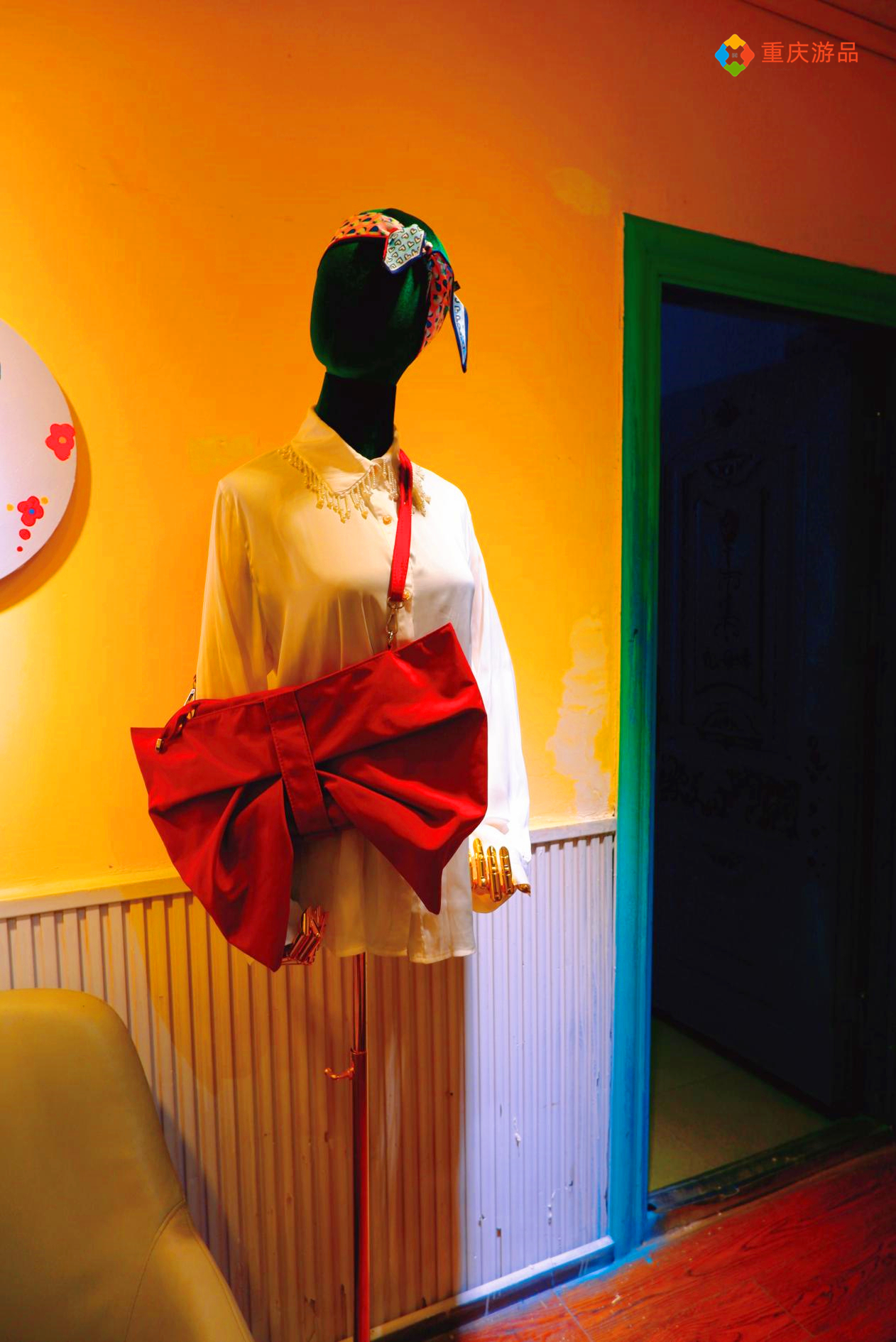 重庆的小众集市商铺，洛可可与巴洛克的结合，顾客只拍照不购物