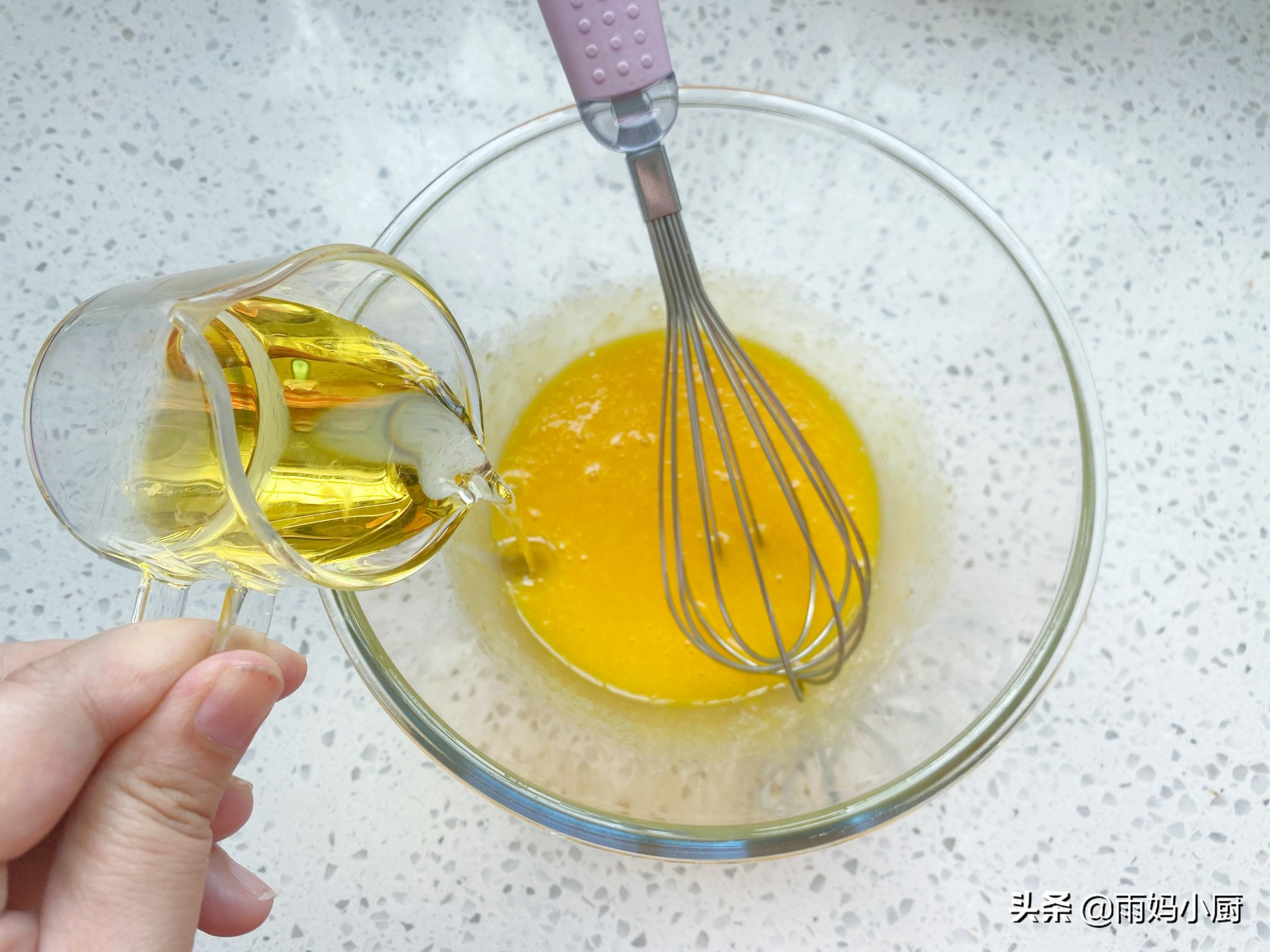 不回缩不塌陷，私房爆款的纸杯蛋糕，松软细腻，新手1次成功