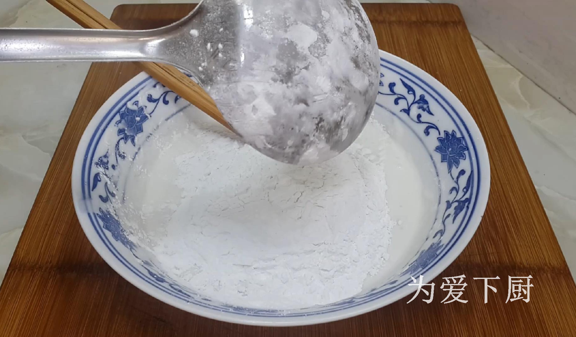 麻團這做法才最正確，掌握3個技巧，個個空心不炸鍋，比買的還香