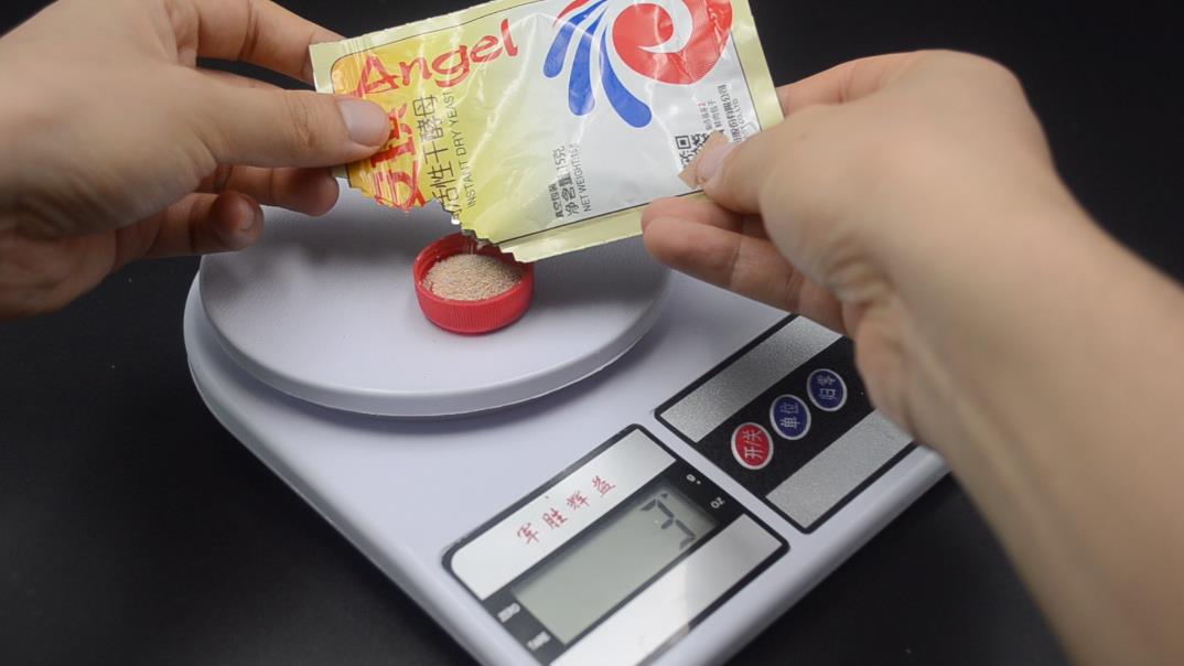家裡沒有電子秤，怎麼量酵母粉？ 教你一個方法，量取酵母粉不用愁