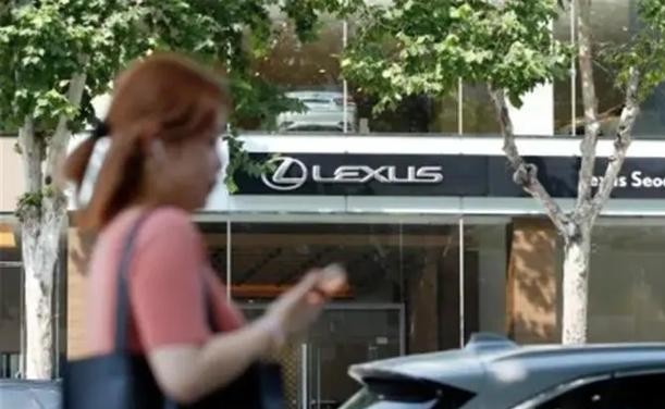 “抵制日货”浪潮袭来，当街砸毁日本车，恐将“垃圾”运往中方？