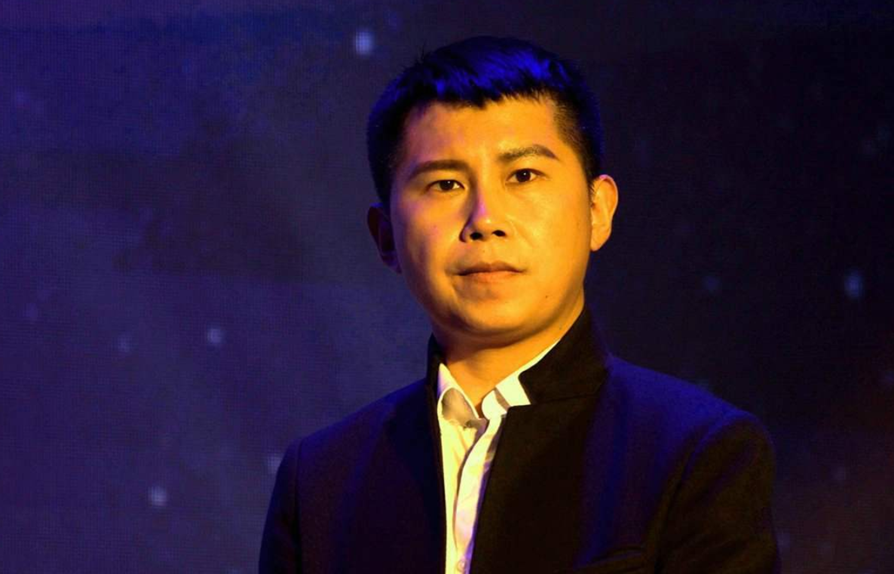 何云伟，就这样改写了他的结局，午夜梦回时是