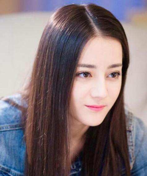 周迅只不过换了个发型，搭配西装如乡镇女干部，气质都变了好多