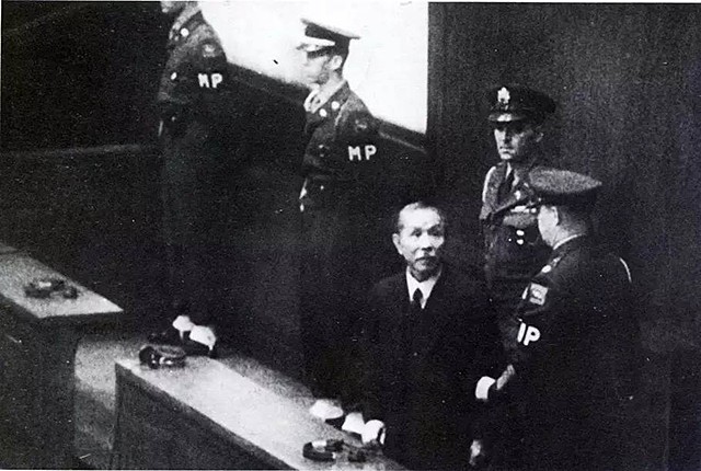 日本甲级战犯被绞死时不同表演：有人泪流满面，有人挣扎12分30秒