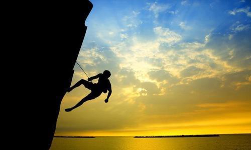 全国靠自媒体生活的超过两亿，这是企业招不到人的原因，比打工强