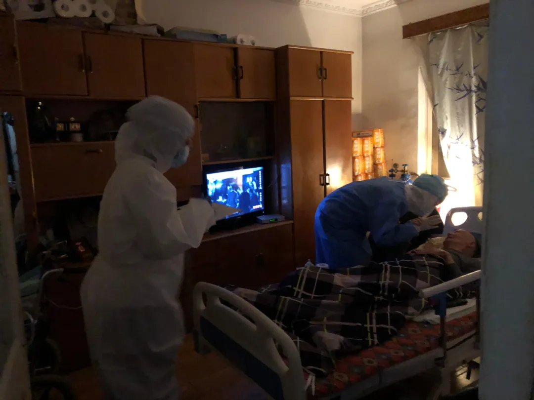 市口腔医院医护核酸采样进校园，筑牢市南区34所学校防护网