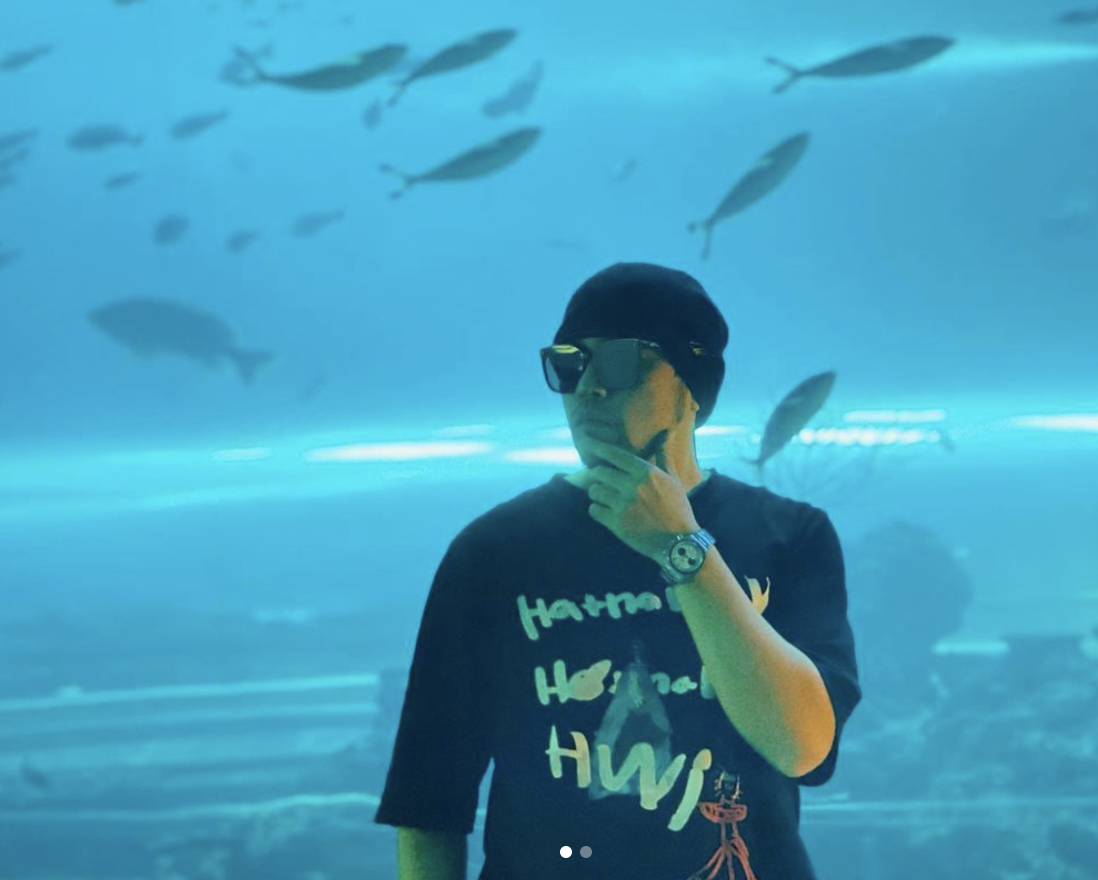 周杰倫曬妻兒牽手背影，被讚“吉祥三寶”，弟弟身高直逼姐姐