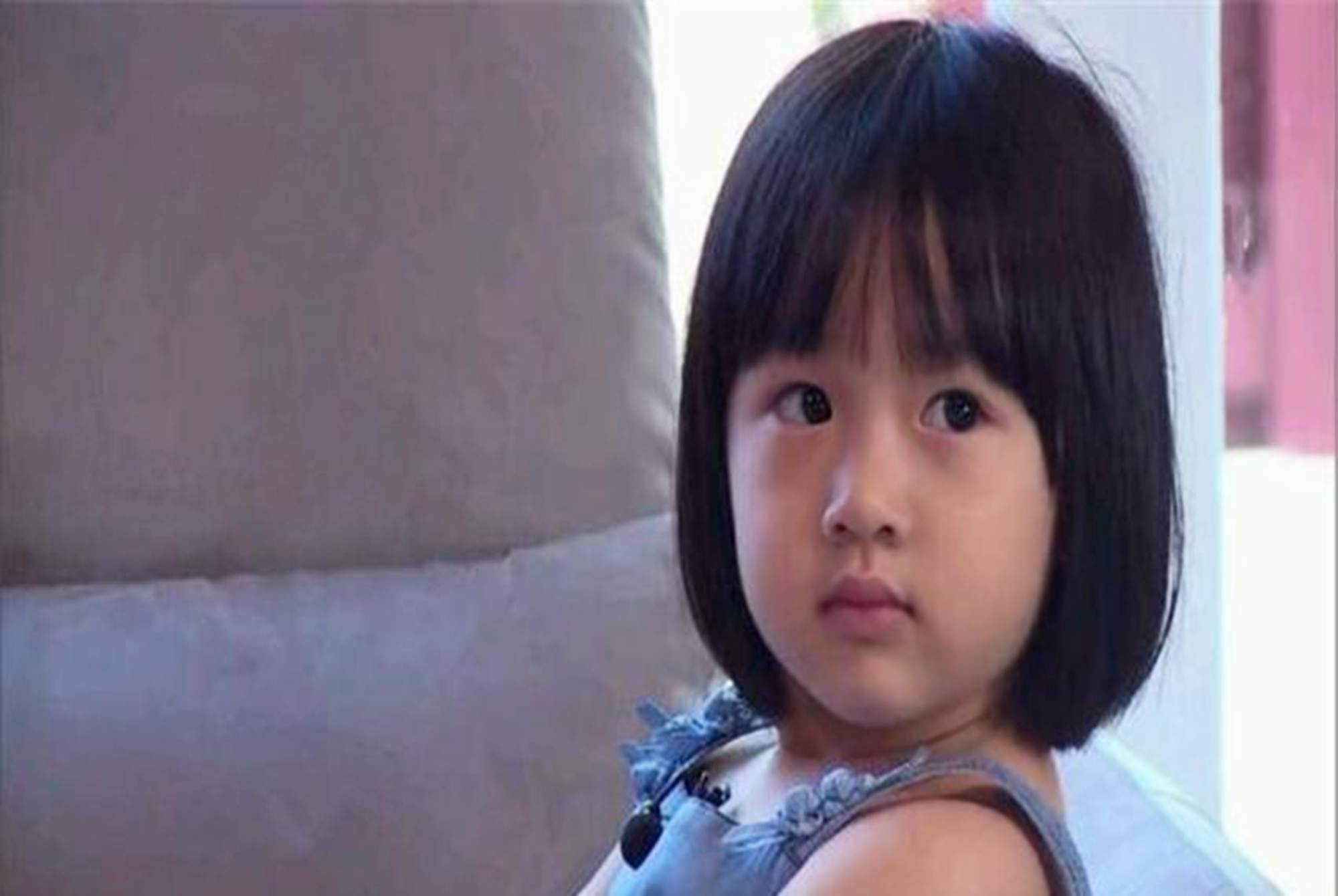 有一種“優秀”叫吳尊女兒，在文萊國慶節登台演奏，家庭教育很贊