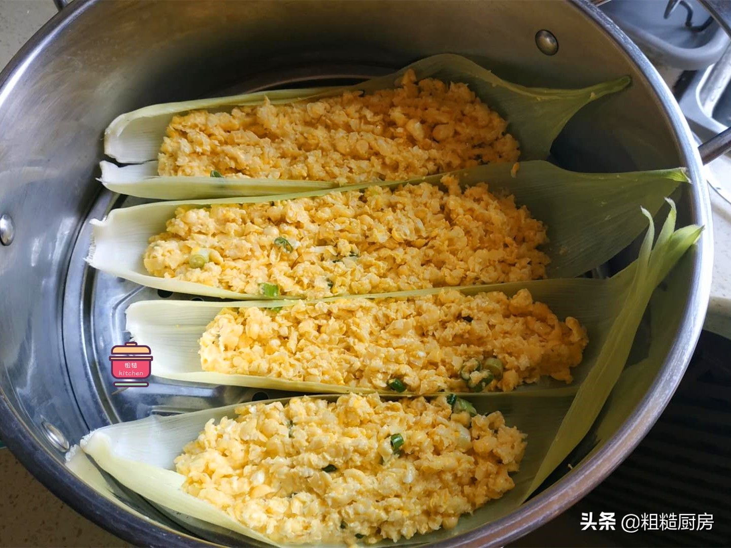 新鲜玉米别只会煮着吃，一搅一蒸，做成特色点心，清香美味又营养