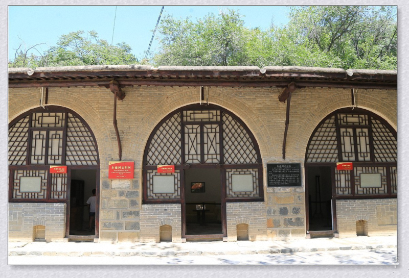 傅作义要活捉毛泽东，主席唱“空城计”，用千