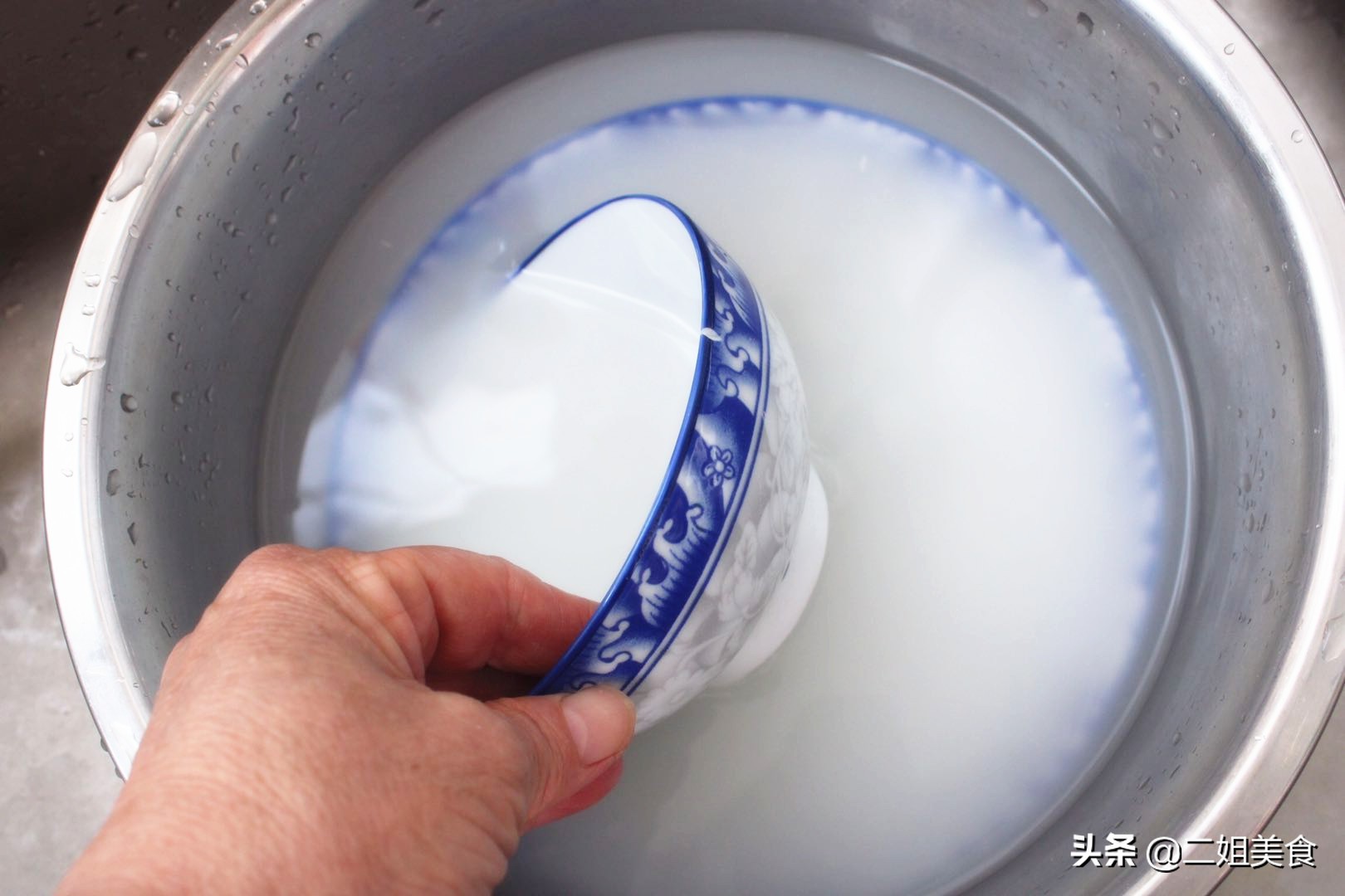 淘米水是好寶貝，別再倒掉了，教您淘米水的3個用法，簡單實用