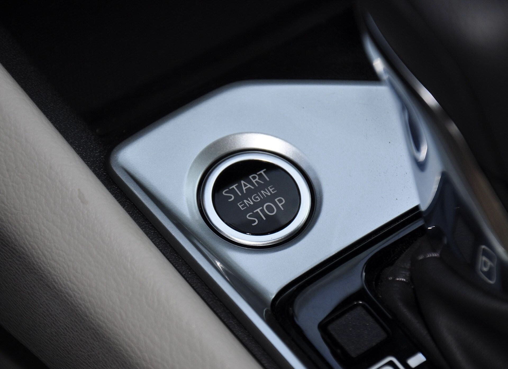 年輕人看雅閣，中年人選凱美瑞，真正懂車的卻會選天籟？