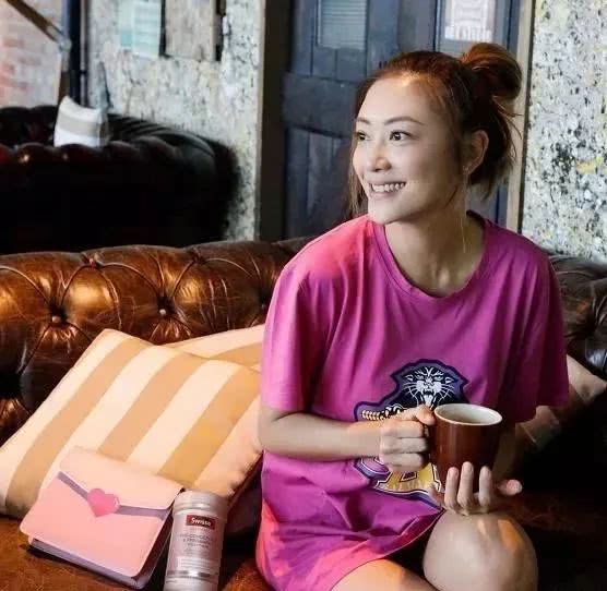 应采儿官宣生二胎，陈小春幸福洋溢透露性别，还是男孩？