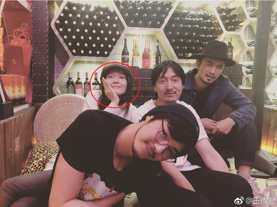 王传君恋爱了，没想到他俩真的在一起？