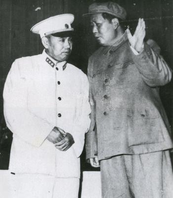 毛泽东一声令下，八大军区司令对调，邓小平：