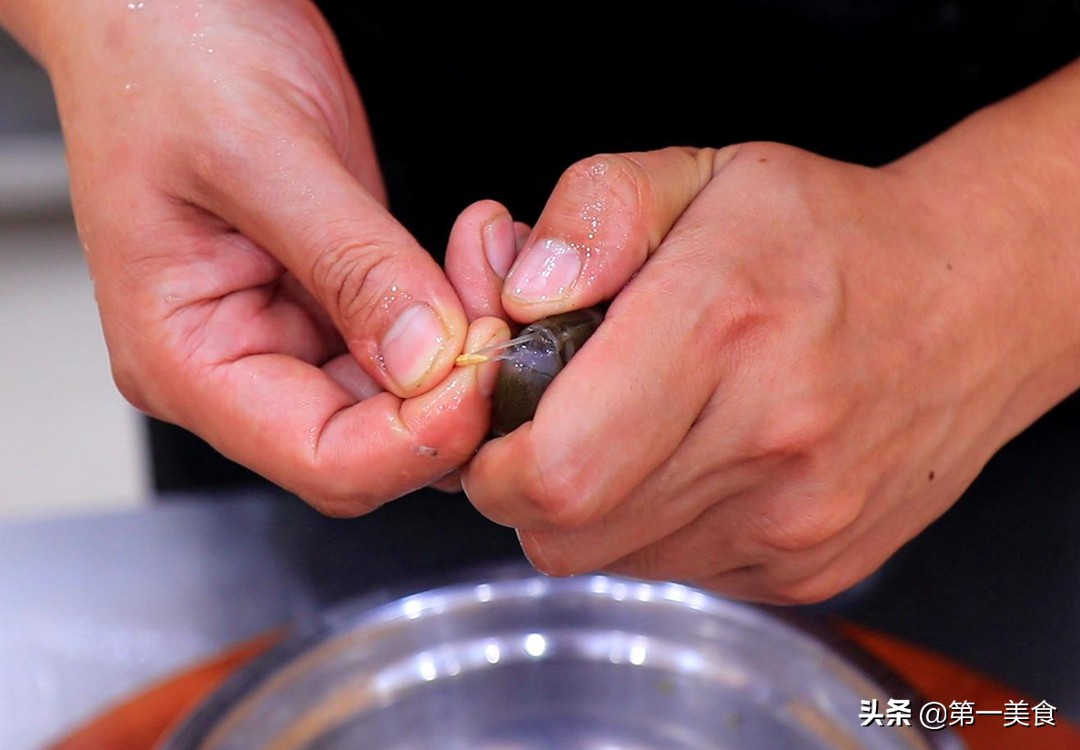 图片[2]-【椒盐虾】做法步骤图 外酥里嫩 真解馋-起舞食谱网