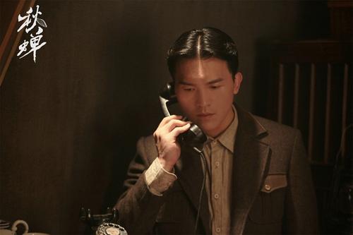 曾醉心话剧表演，还是表演系讲师《秋蝉》中虽