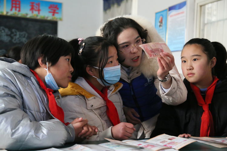 中原銀行開封分行舉辦&ldquo;中原愛心 書香校園&rdquo;捐贈活動