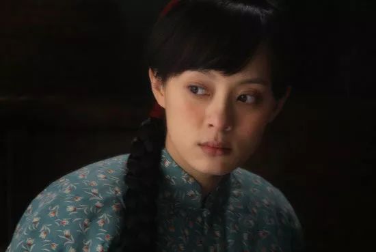 严歌苓：从舞蹈演员到作家，她的人生远比她笔