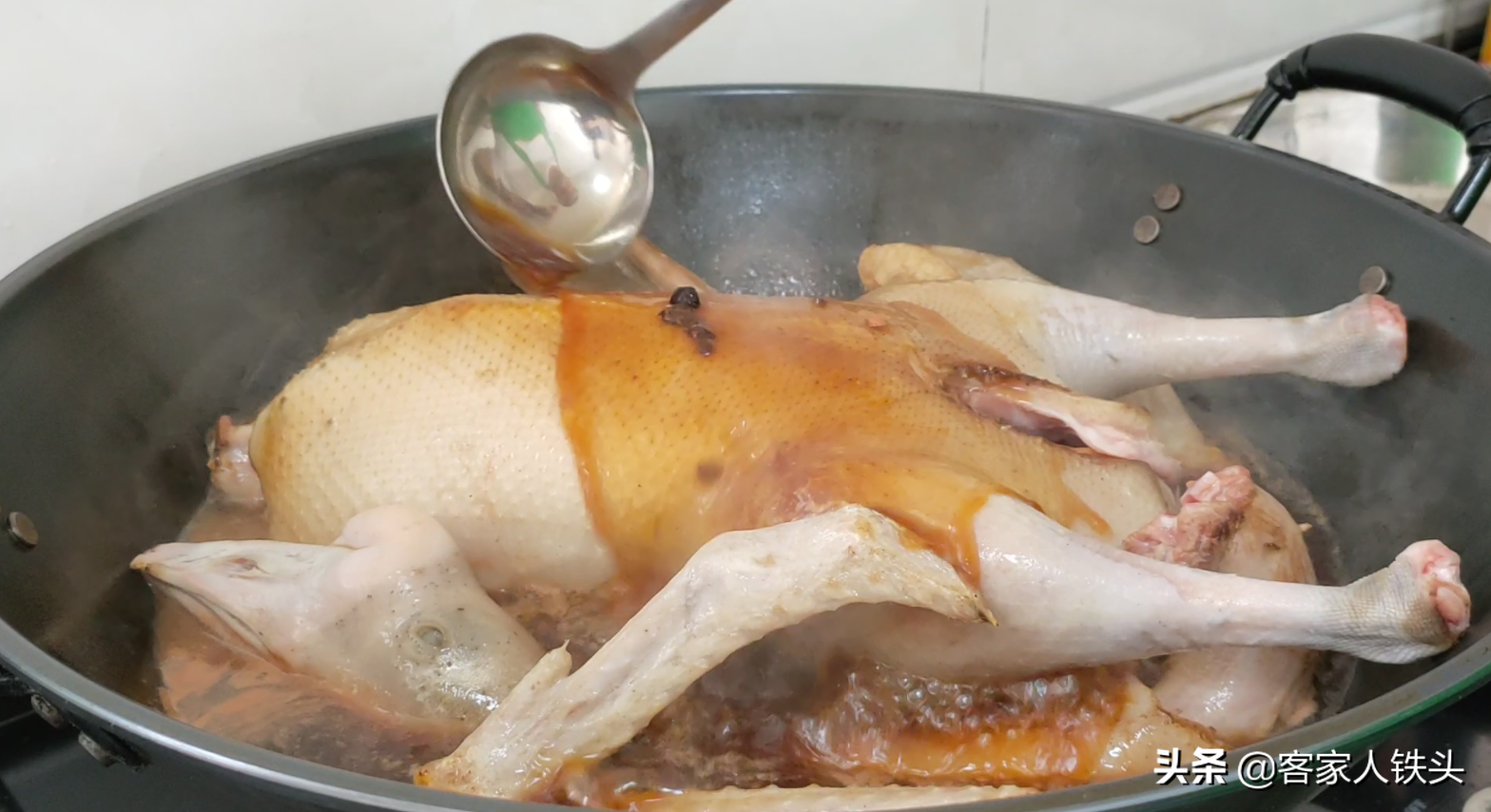 廣東人愛吃的碌鵝：教你家常做法，配料簡單步驟少，1大隻不夠吃