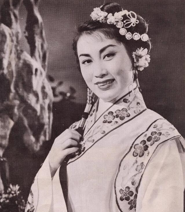 1988年，在大会上“请小平同志不要吸烟”的女人，后来怎样了