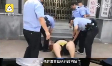 王宝强前妻直播露胸被举报，58名主播被禁5年：