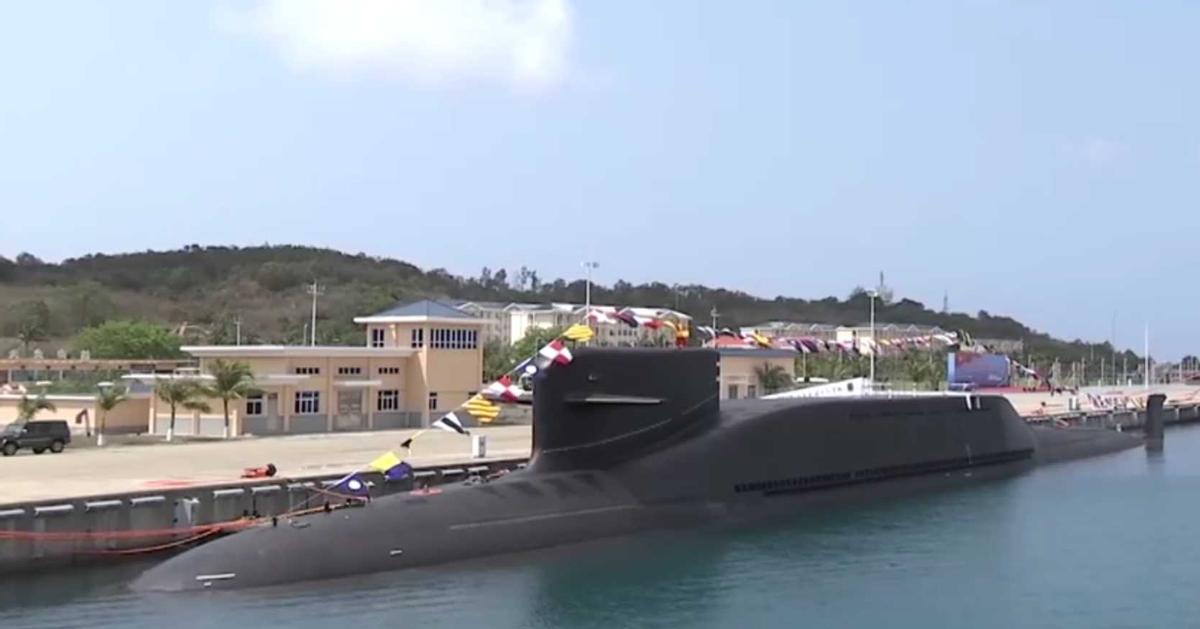 �״����࣬�����ҹ����ˮƽ�ĳ���18�ź�Ǳͧ��ͬ���������Σ�