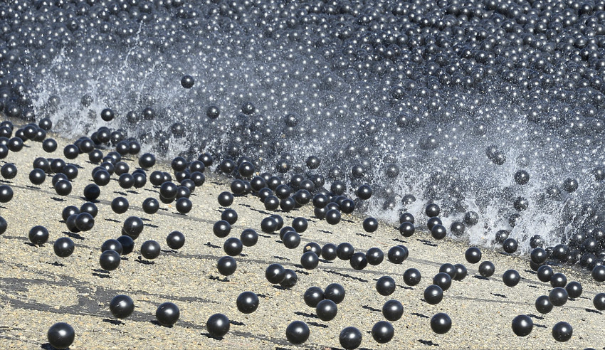 美国为什么要给水库，铺满黑色塑料小球？六年过去现在怎么样了？