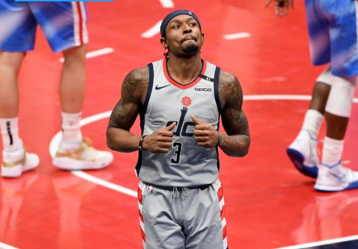 NBA交易市场最热门的球员，鲍尔众队捧抢，比尔才是真大鱼