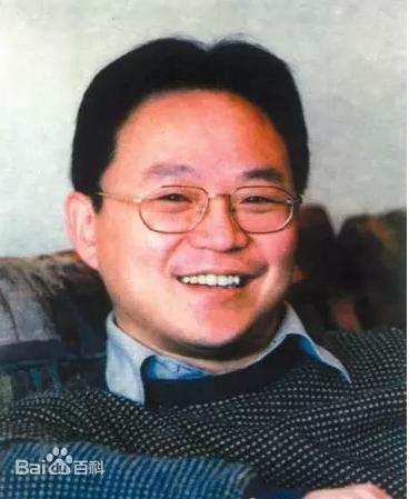这个温州商人，卖眼镜起家，身价330亿，却从不接受采访，为啥