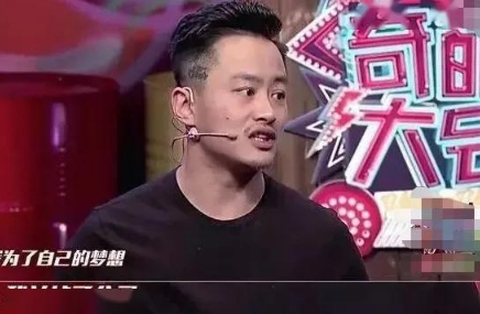 他是何炅圈内唯一的“仇人”，节目全程黑脸，