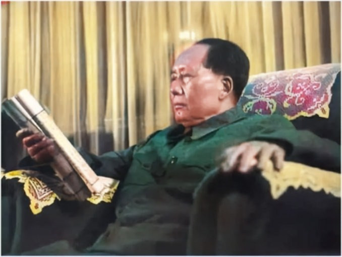 毛主席逝世3小时后，周福明跪着给他最后一次理发：泪水早已哭干-第3张图片-大千世界