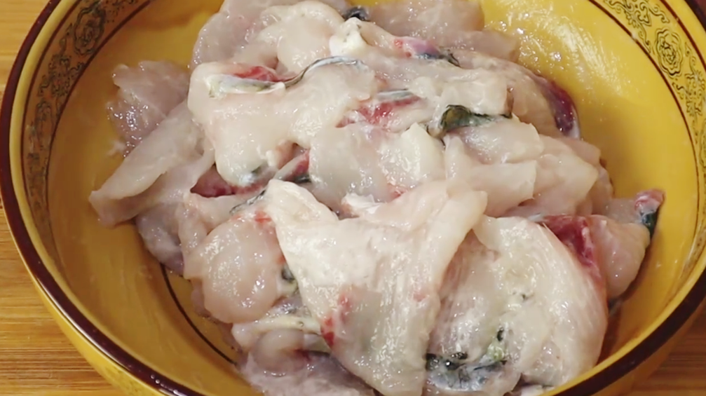 The best way to eat grass carp, the spicy and delicious meat is tender, much better than pickled cabbage fish, the more you eat, the more enjoyable