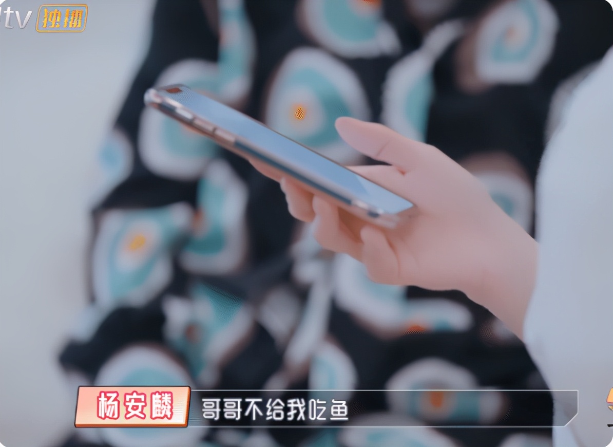 保姆先吃饭惹怒黄圣依：为什么不先喂少爷？杨子旁边劝解