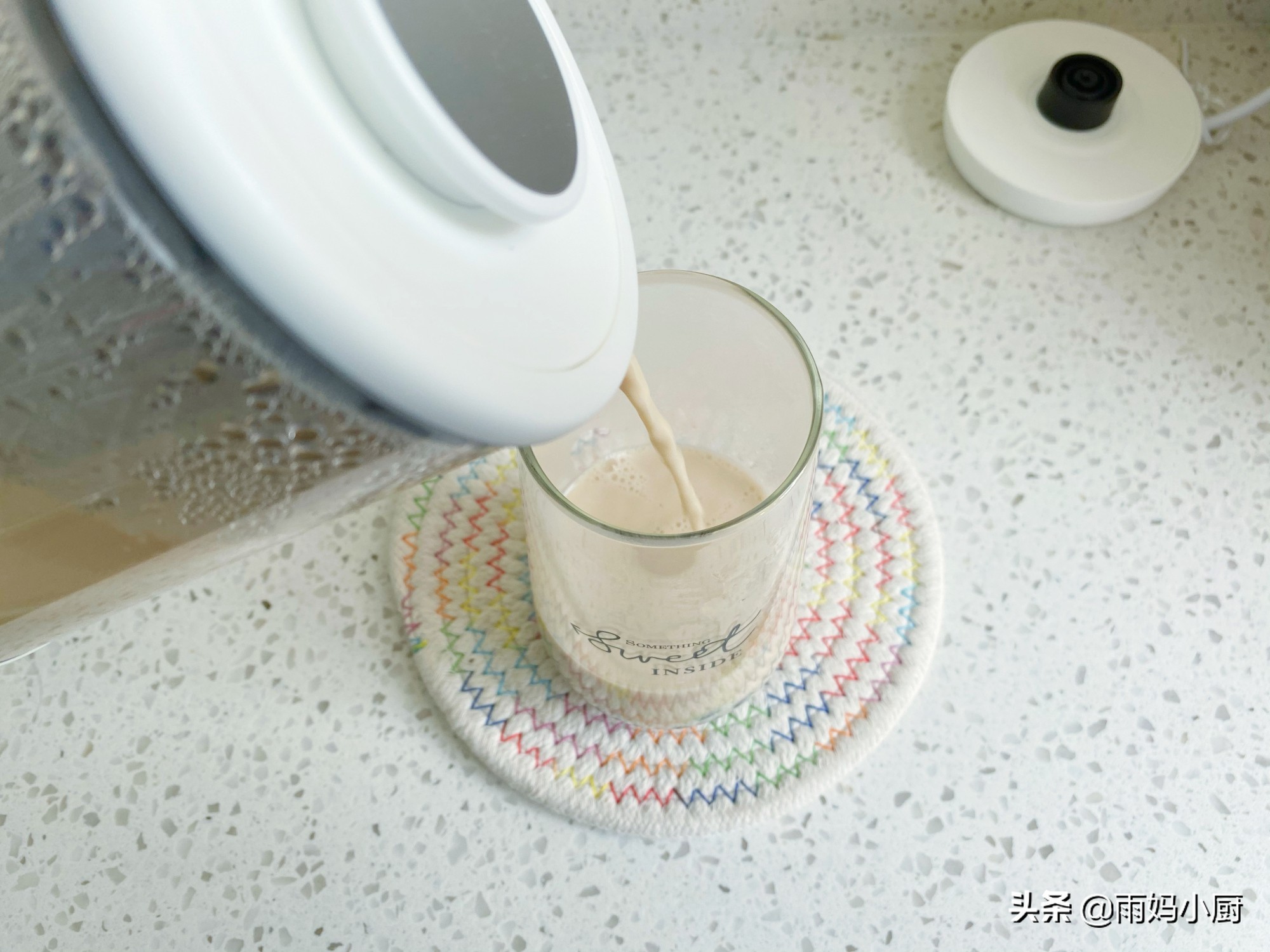 做奶茶原來這麼簡單，放入食材，十多分鐘搞定，珍珠Q彈奶茶香濃