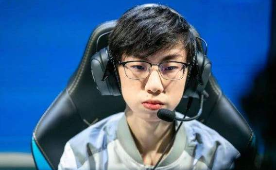 英雄联盟：JKL口嗨女性事件之后，宝蓝的ID黑料也被扒