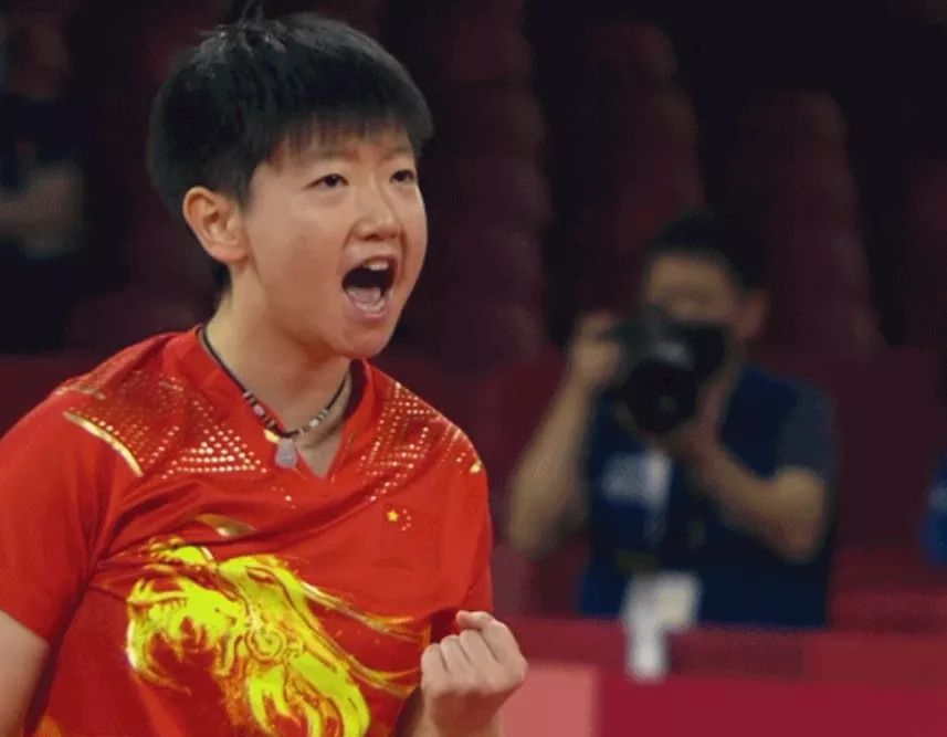 孙颖莎不愧是00后小魔王,点名刘国梁陪练,找奥