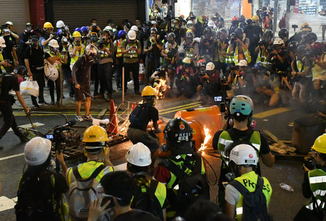 政府出手，�攬炒派�滾出香港