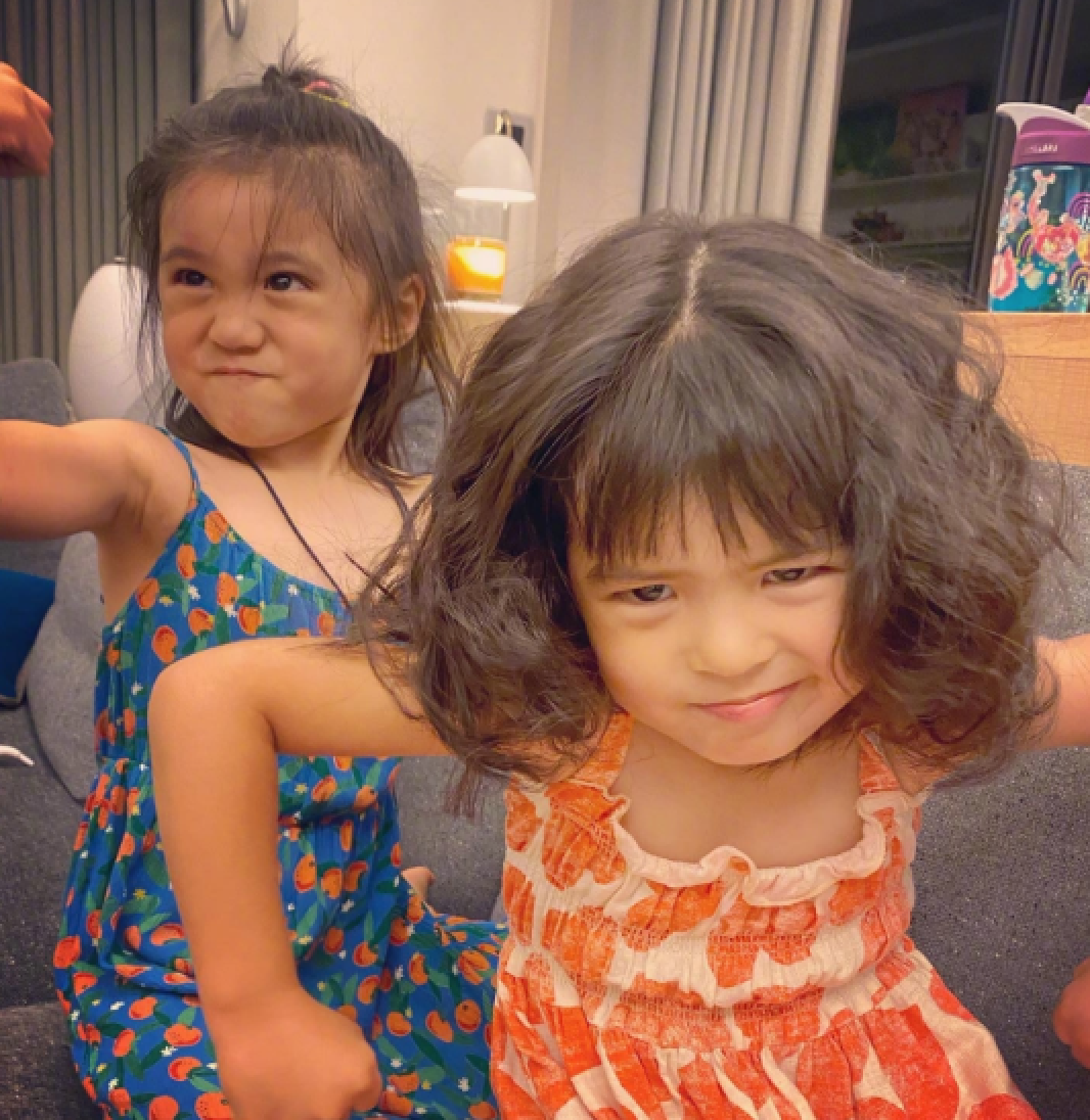 明星二胎也不易：森碟處處針對弟弟，賈靜雯家波妞把咘咘打哭