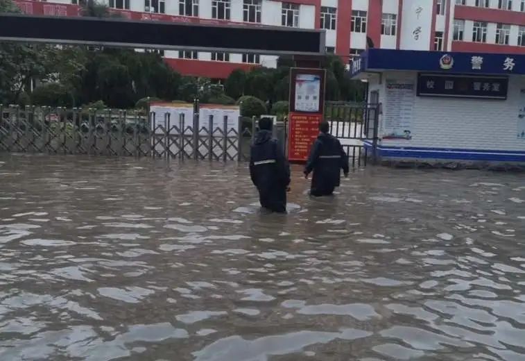 重庆|闻“汛”而动，梅河公安风雨中守护这座城！
